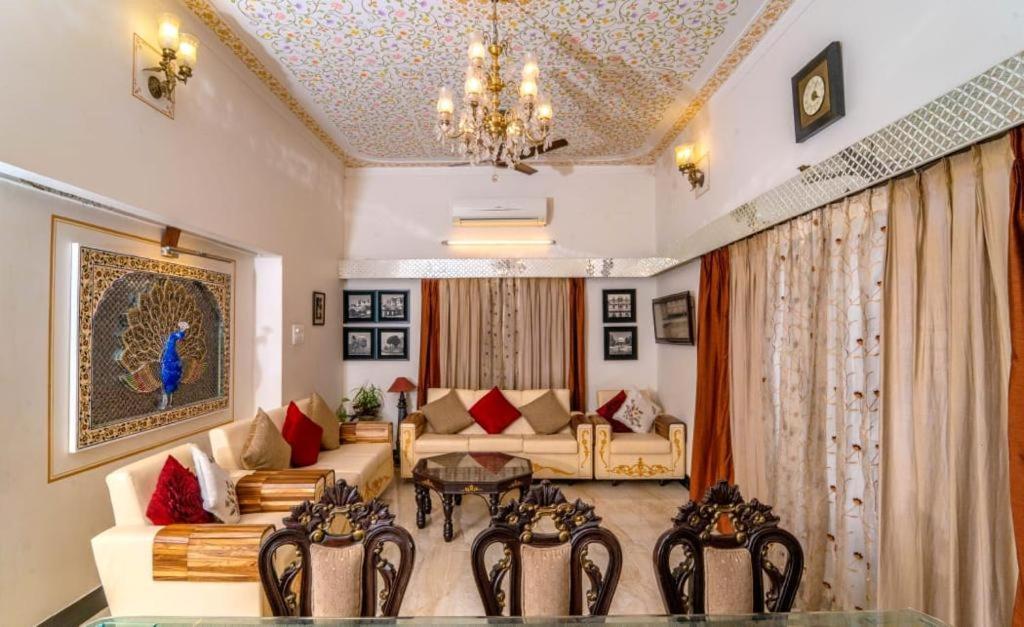 Santosh Villa - The House Of Antiques And Art Udajpur Exteriér fotografie